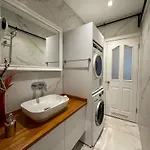 Sahin Pera 1 Stylish 2br 3ac Near Istiklal Street דירה *